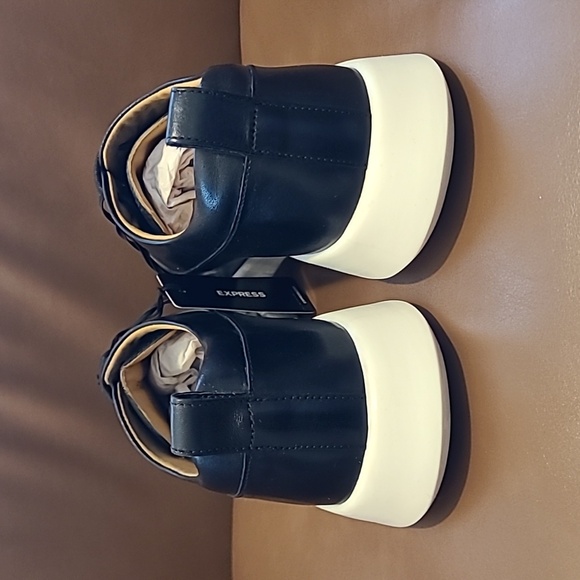 Men's Express Black Leather Performance Hybrid Dress Sneakers - Picture 4 of 7